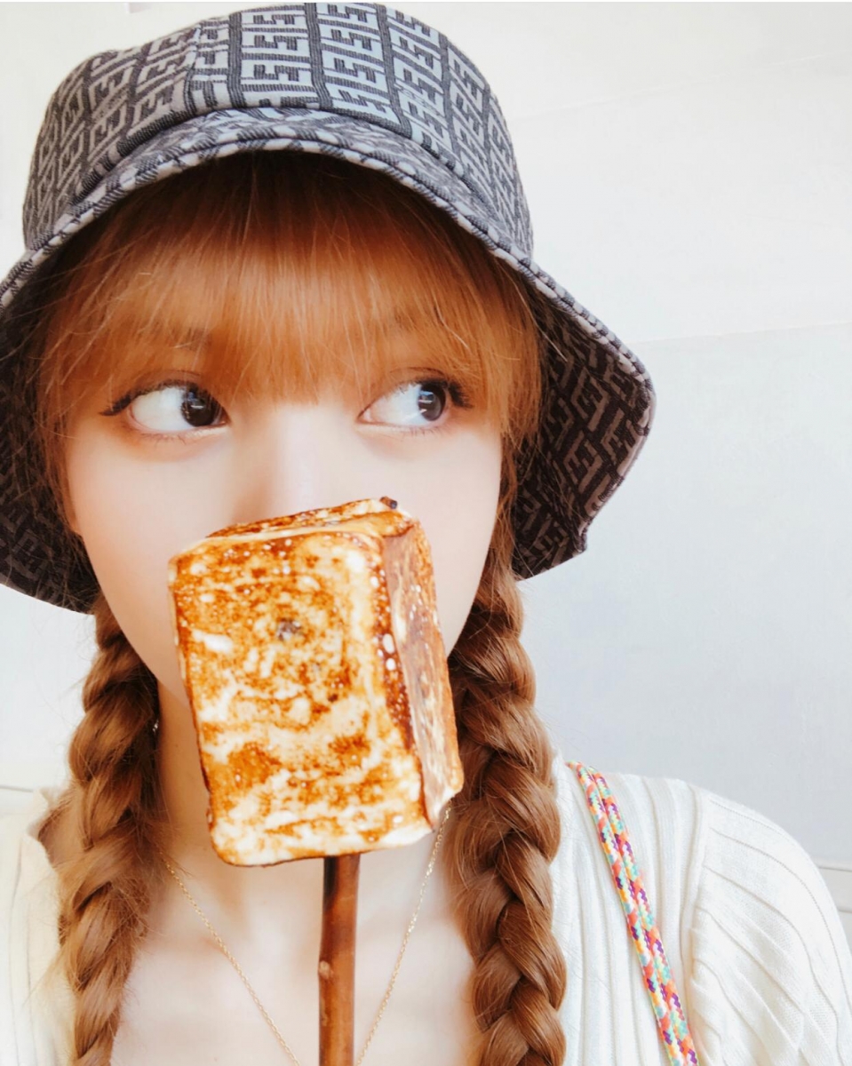 秋冬must have 帽款！學IG 26.8M粉BLACKPINK Lisa漁夫帽小顏術